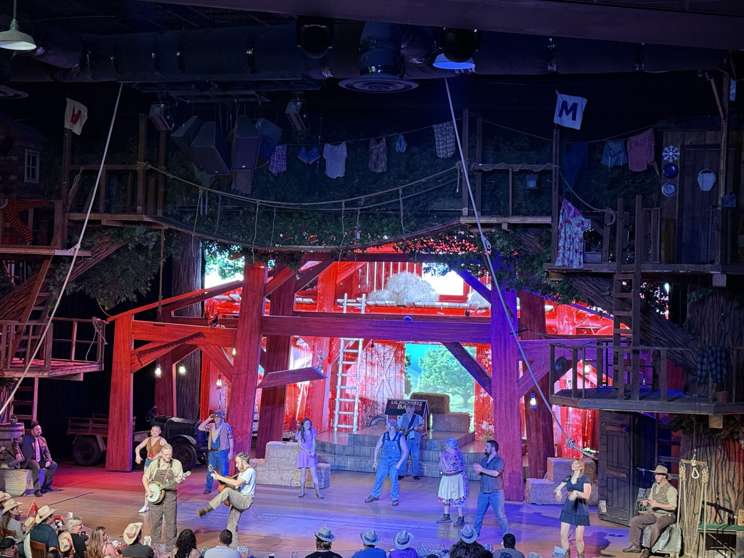Hatfield and McCoy's Dinner Feud Show Stage